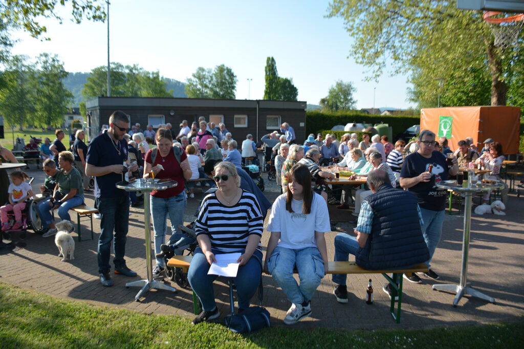 40 Jahre Maibaumsetzen in Boffzen: Tradition trifft Feierlaune