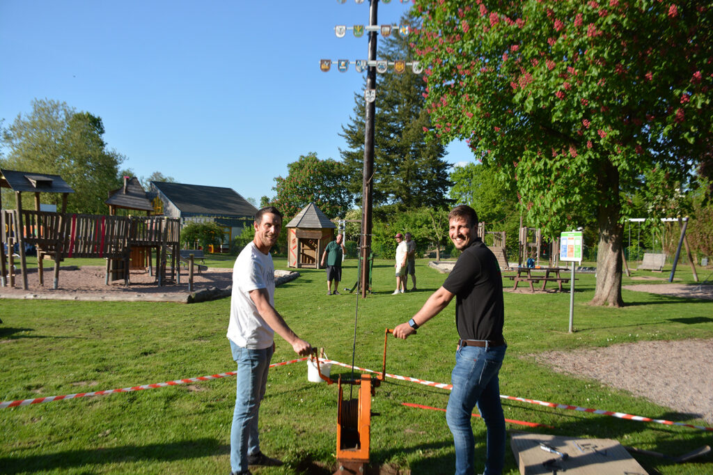40 Jahre Maibaumsetzen in Boffzen: Tradition trifft Feierlaune