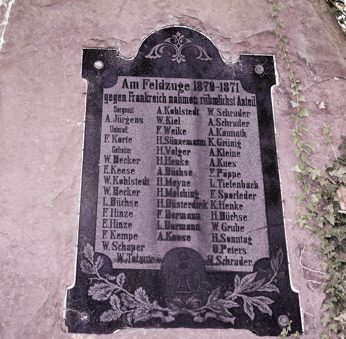 Unteroffizier Friederich Korte ist auf der Gedenktafel namentlich erwähnt