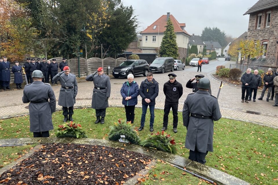 Gedenkveranstaltung zum Volkstrauertag in Boffzen