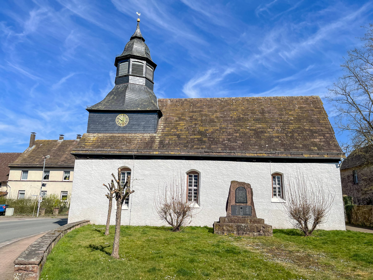 1585 wurde die St. Johanniskirche in Meinbrexen gebaut, in der in den Sommermonaten das Braune Mausohr ihre Jungen aufzieht