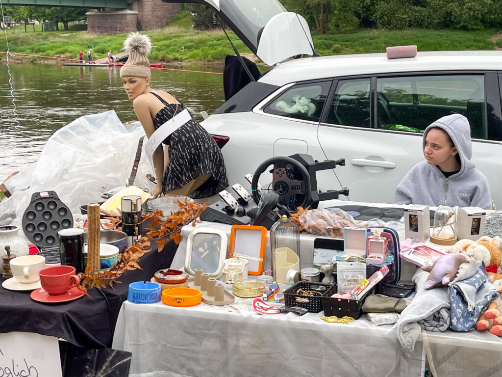Der Promenadenflohmarkt und die Eröffnungsfahrt der Flotte Weser bringen spürbar Schwung ans Wasser