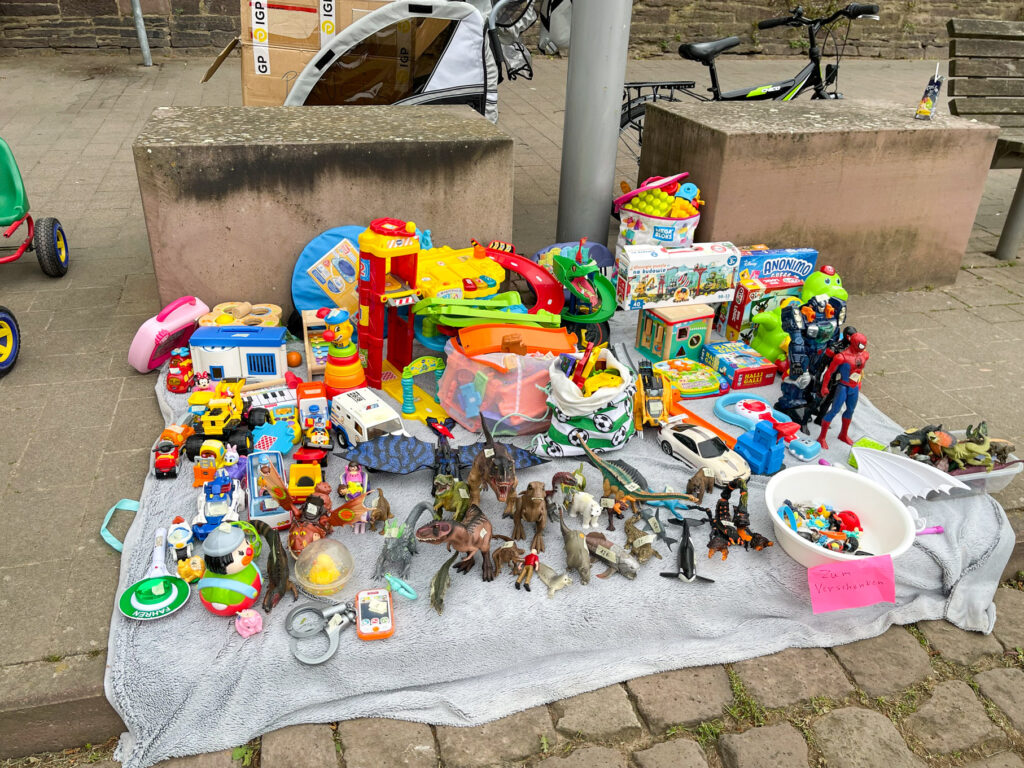 Der Promenadenflohmarkt und die Eröffnungsfahrt der Flotte Weser bringen spürbar Schwung ans Wasser