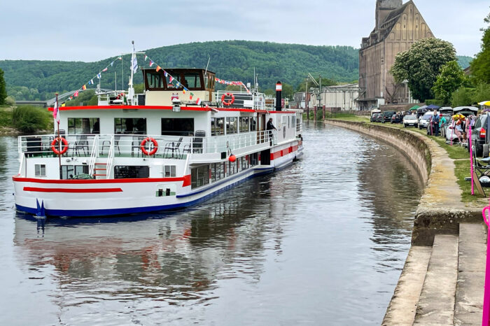 Der Promenadenflohmarkt und die Eröffnungsfahrt der Flotte Weser bringen spürbar Schwung ans Wasser