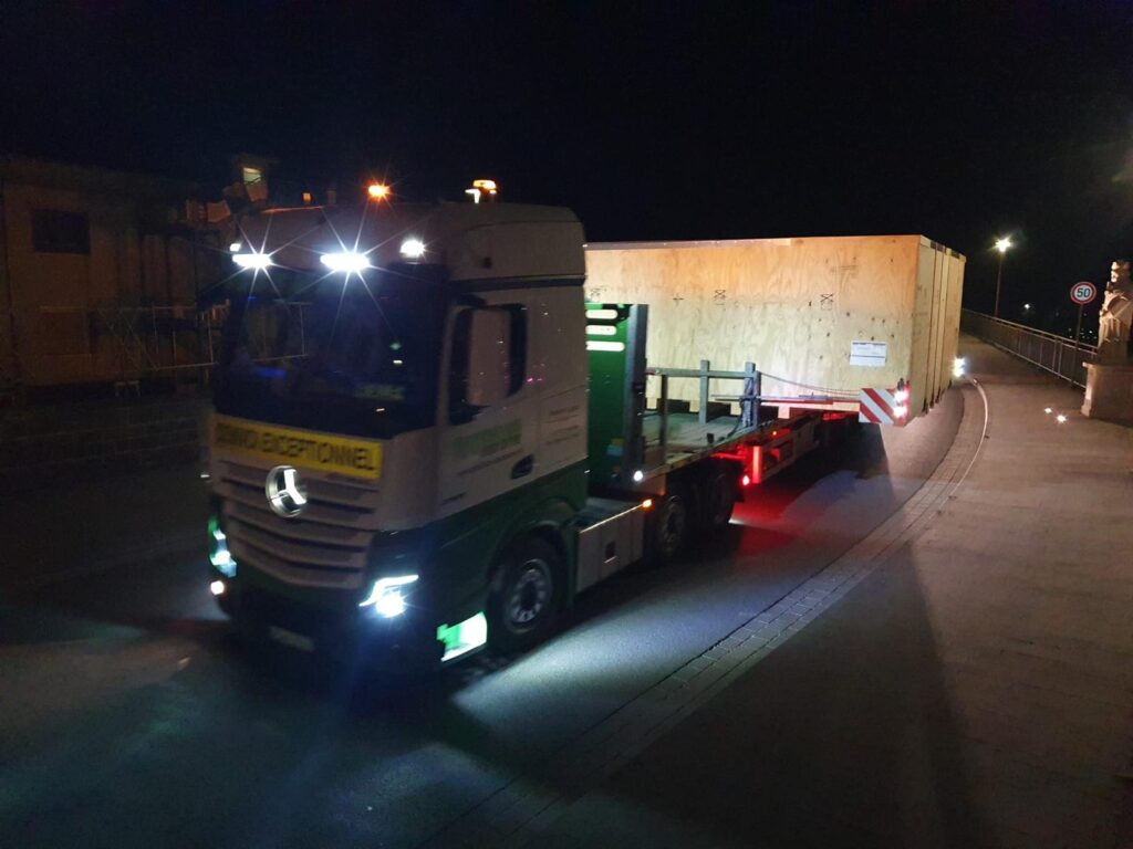 Kein Platz für den Gegenverkehr auf der Brücke in Beverungen
