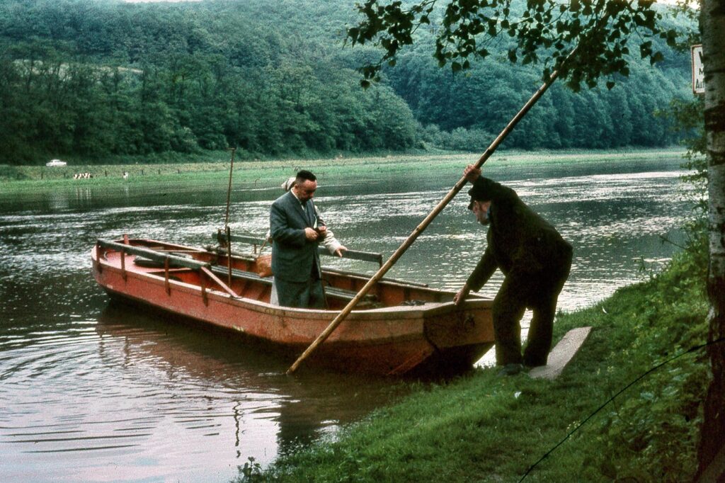 Personenfähre um 1965 bei Wehrden - Foto Archiv Wehrden