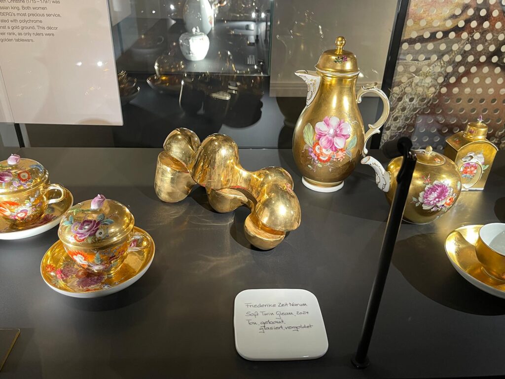 Zwischen Kaffeetassen und Kannen, die skandinavischen Landschaft von Friederike Zeit Narum